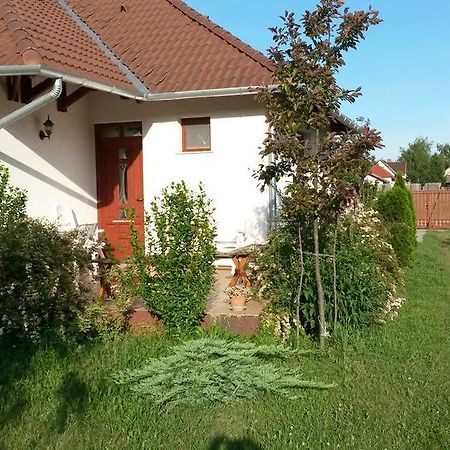 Cserkei Nyaralo Cserkeszőlő Habitación foto